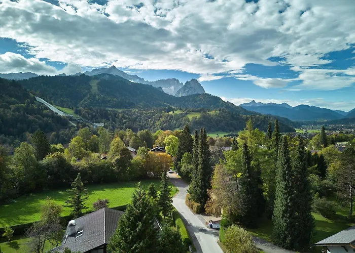 Panorama-chalet Ernst Baier Апартаменти Гарміш-Партенкірхен